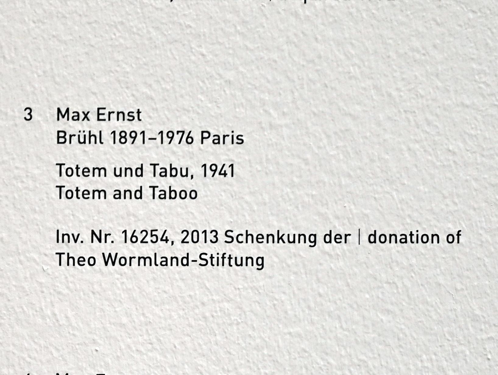 Max Ernst (1912–1970), Totem und Tabu, München, Pinakothek der Moderne, Gang im Westflügel, 1941, Bild 2/2