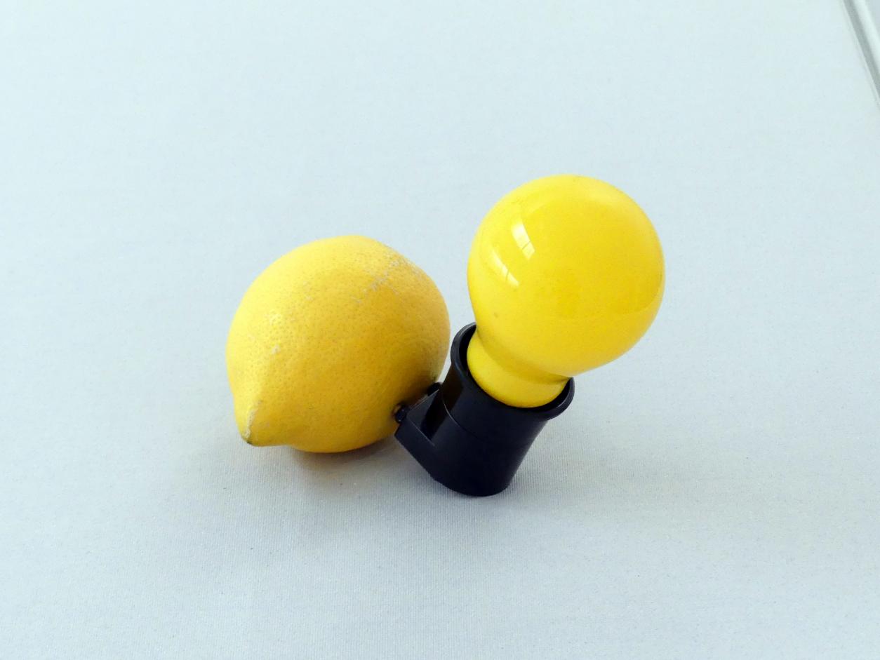 Joseph Beuys (1948–1985), Capri-Batterie, München, Pinakothek der Moderne, Saal 19, 1985, Bild 2/4