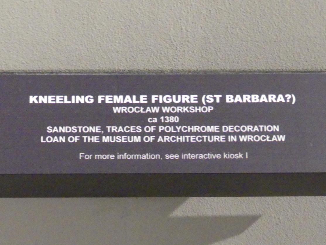 Kniende weibliche Figur (Heilige Barbara?), Breslau, Nationalmuseum, 1. OG, schlesische Steinskulptur 12.-16. Jhd.,, um 1380, Bild 4/4