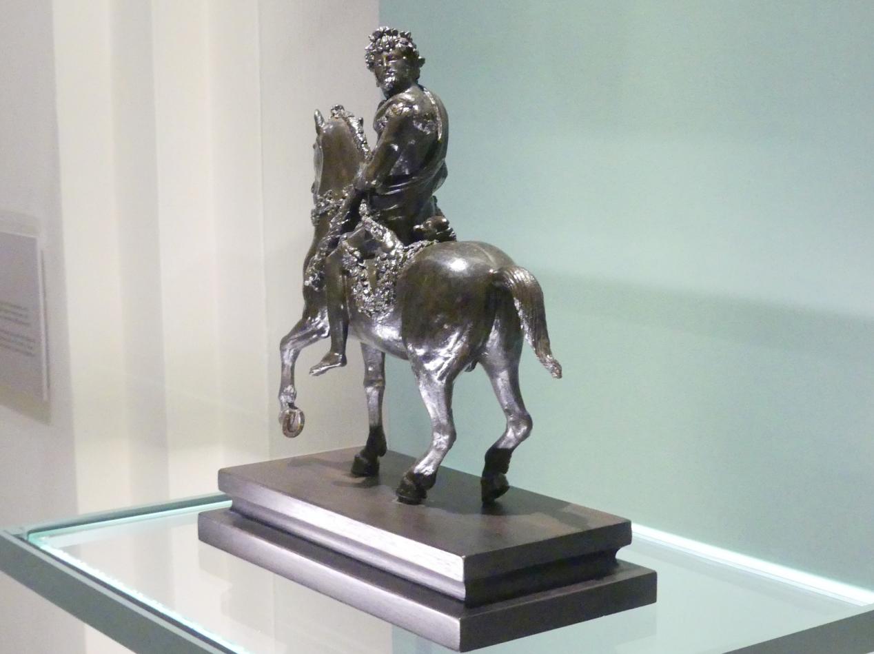 Bertoldo di Giovanni (1472), Herkules zu Pferd, Modena, Galleria Estense, Saal 5, um 1470–1475, Bild 2/3