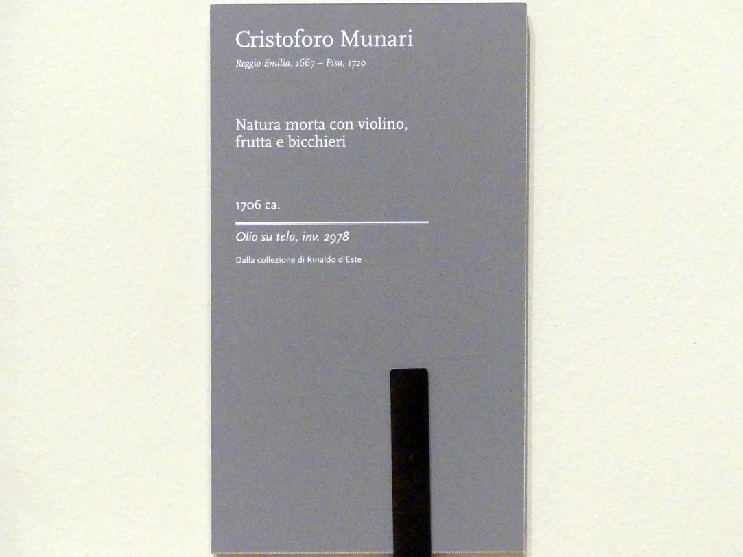 Cristoforo Munari (1706), Stillleben mit Violine, Früchten und Brille, Modena, Galleria Estense, Saal 19, um 1706, Bild 2/2