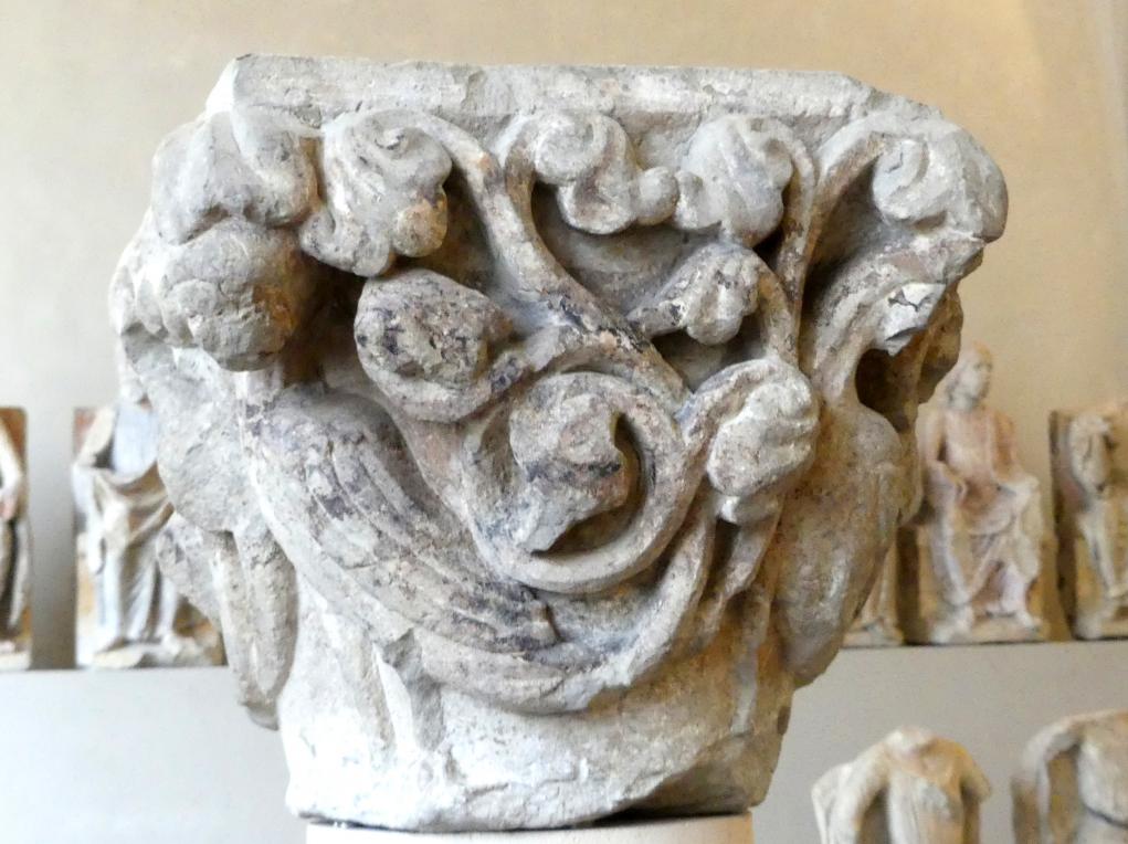 Blockkapitell, Regensburg, Benediktinerkloster (Schottenkirche) St. Jakob, jetzt München, Bayerisches Nationalmuseum, Saal 1, um 1180, Bild 2/3