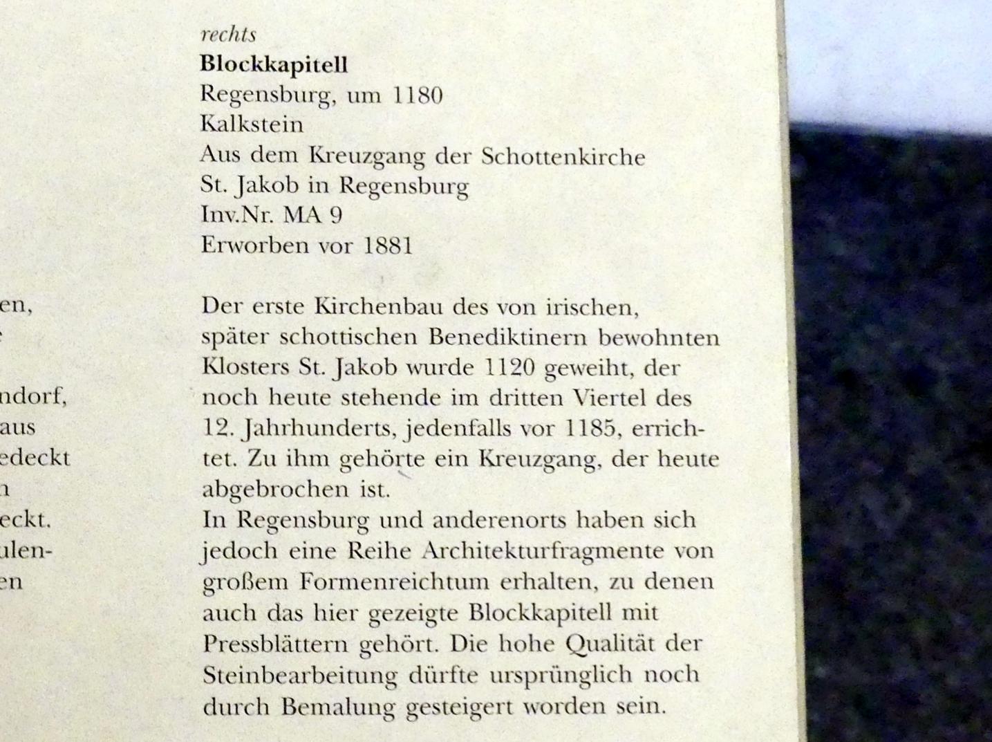 Blockkapitell, Regensburg, Benediktinerkloster (Schottenkirche) St. Jakob, jetzt München, Bayerisches Nationalmuseum, Saal 1, um 1180, Bild 3/3