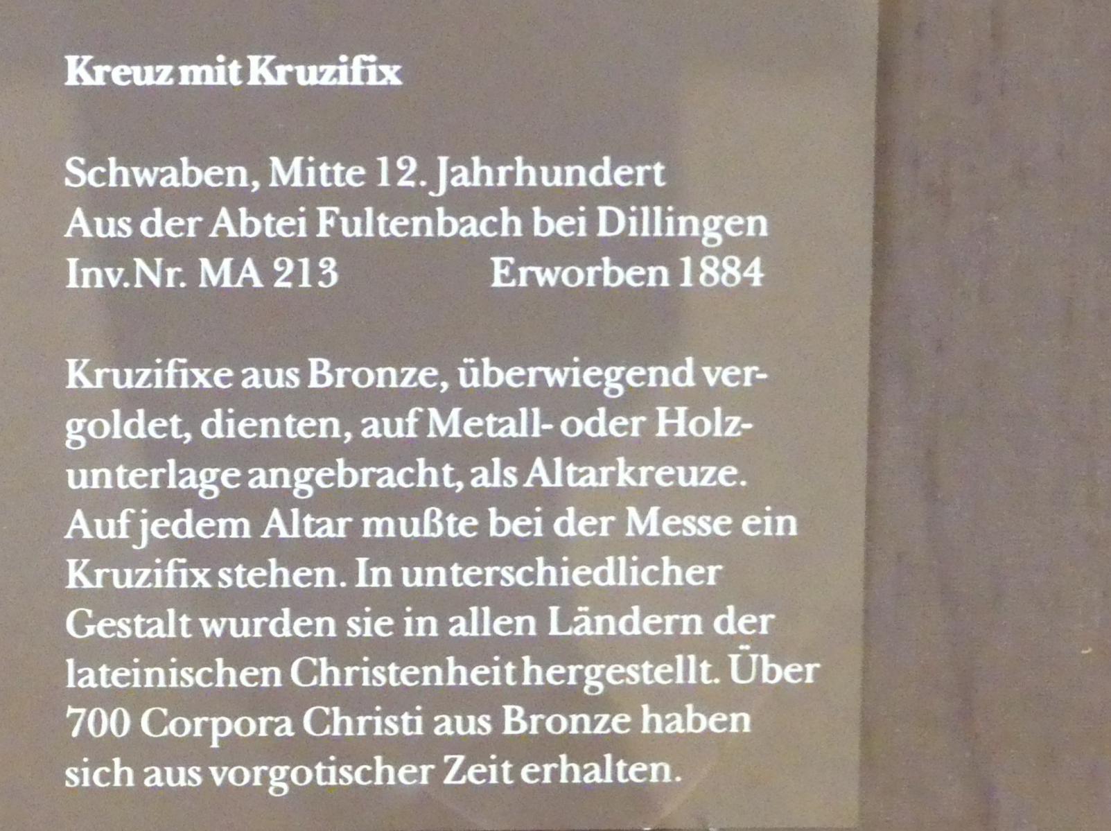 Kreuz mit Kruzifix, München, Bayerisches Nationalmuseum, Saal 1, Mitte 12. Jhd., Bild 2/2