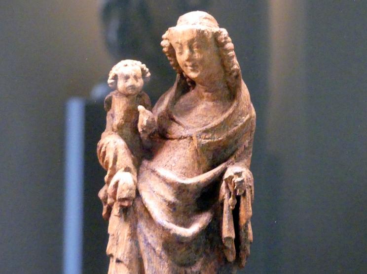 Muttergottes mit Kind auf einem Löwen stehend, München, Bayerisches Nationalmuseum, Saal 7, um 1370–1380, Bild 2/3