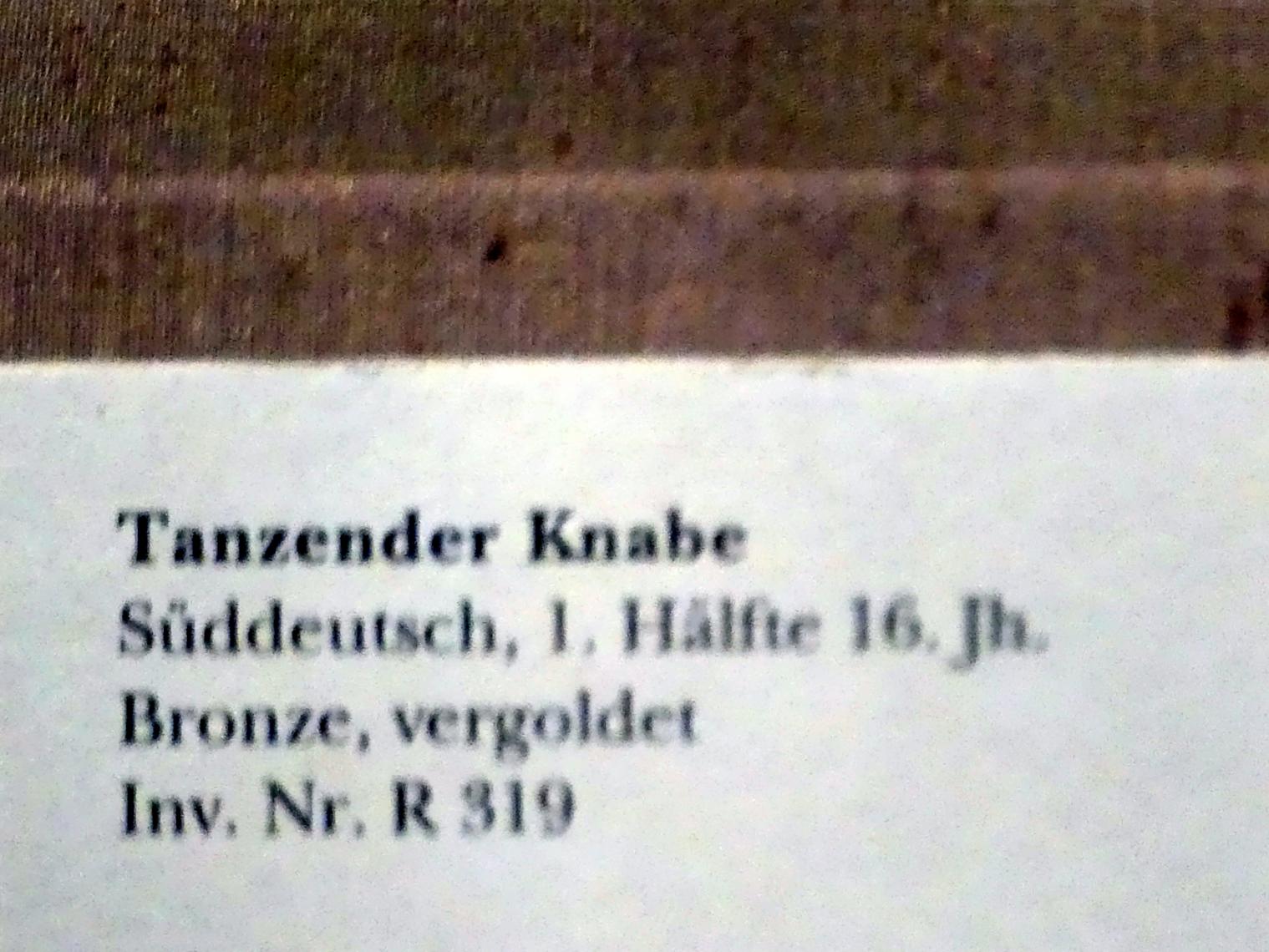 Tanzender Knabe, München, Bayerisches Nationalmuseum, Saal 21, 1. Hälfte 16. Jhd., Bild 2/2