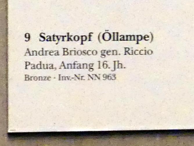 Andrea Briosco (Il Riccio) (1505–1532), Satyrkopf (Öllampe), München, Bayerisches Nationalmuseum, Saal 23, Beginn 16. Jhd., Bild 2/2
