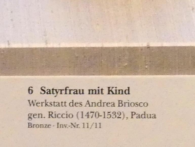 Andrea Briosco (Werkstatt) (Undatiert), Satyrfrau mit Kind, München, Bayerisches Nationalmuseum, Saal 23, Undatiert, Bild 2/2