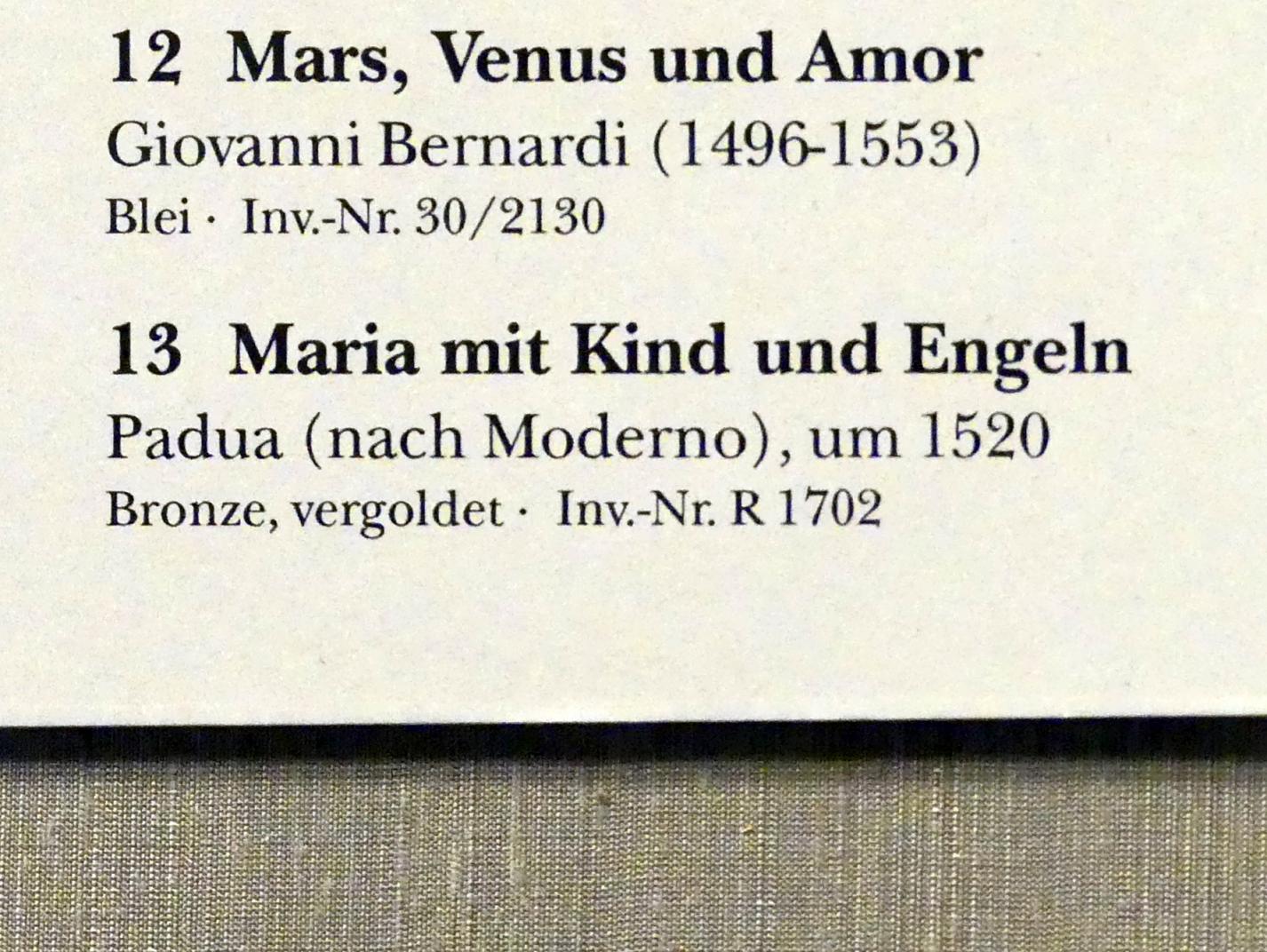 Maria mit Kind und Engeln, München, Bayerisches Nationalmuseum, Saal 23, um 1520, Bild 2/2