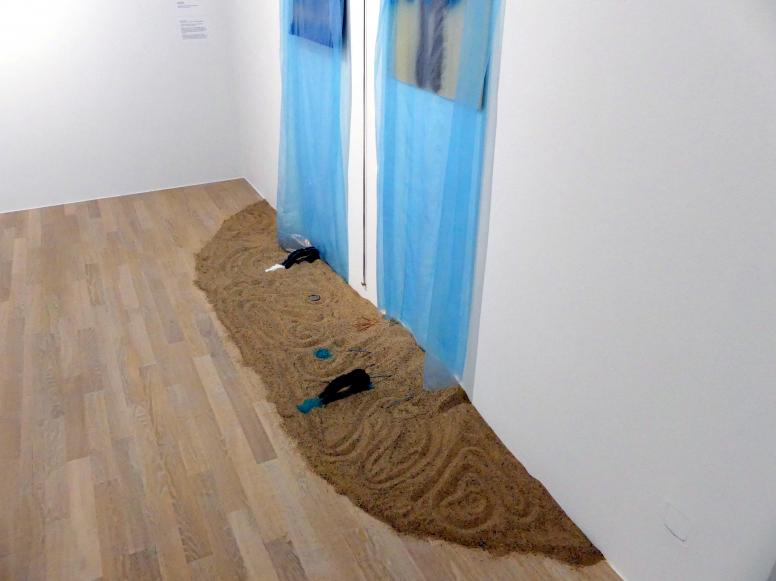 Senga Nengudi (1970–2019), Wet Night - Early Dawn - Scat-Chant - Pilgrim's Song, München, Lenbachhaus, Ausstellung "Senga Nengudi Topologien" vom 17.09.-19.01.2020, Saal 3, 1996, Bild 5/11