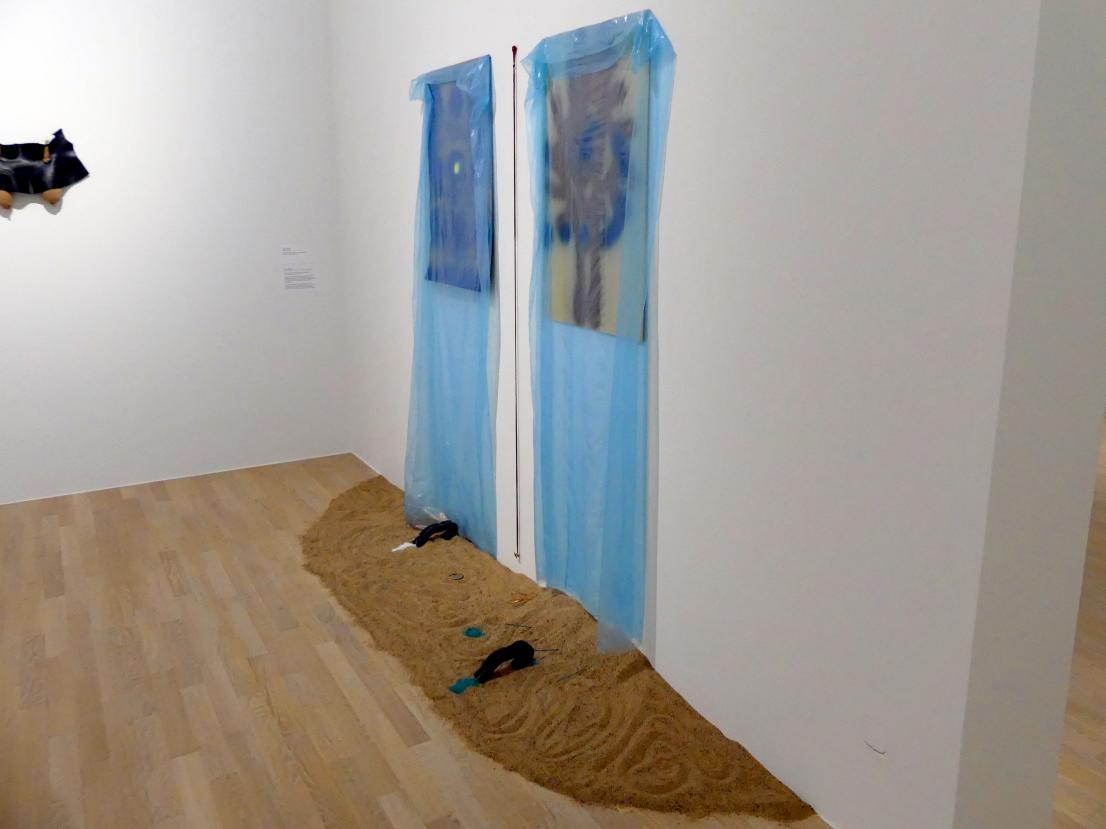 Senga Nengudi (1970–2019), Wet Night - Early Dawn - Scat-Chant - Pilgrim's Song, München, Lenbachhaus, Ausstellung "Senga Nengudi Topologien" vom 17.09.-19.01.2020, Saal 3, 1996, Bild 6/11