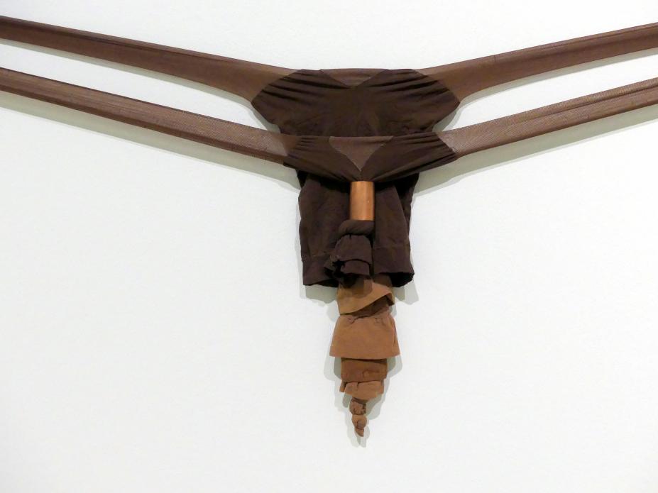 Senga Nengudi (1970–2019), R.S.V.P. Reverie D, München, Lenbachhaus, Ausstellung "Senga Nengudi Topologien" vom 17.09.-19.01.2020, Saal 5, 2014, Bild 2/4