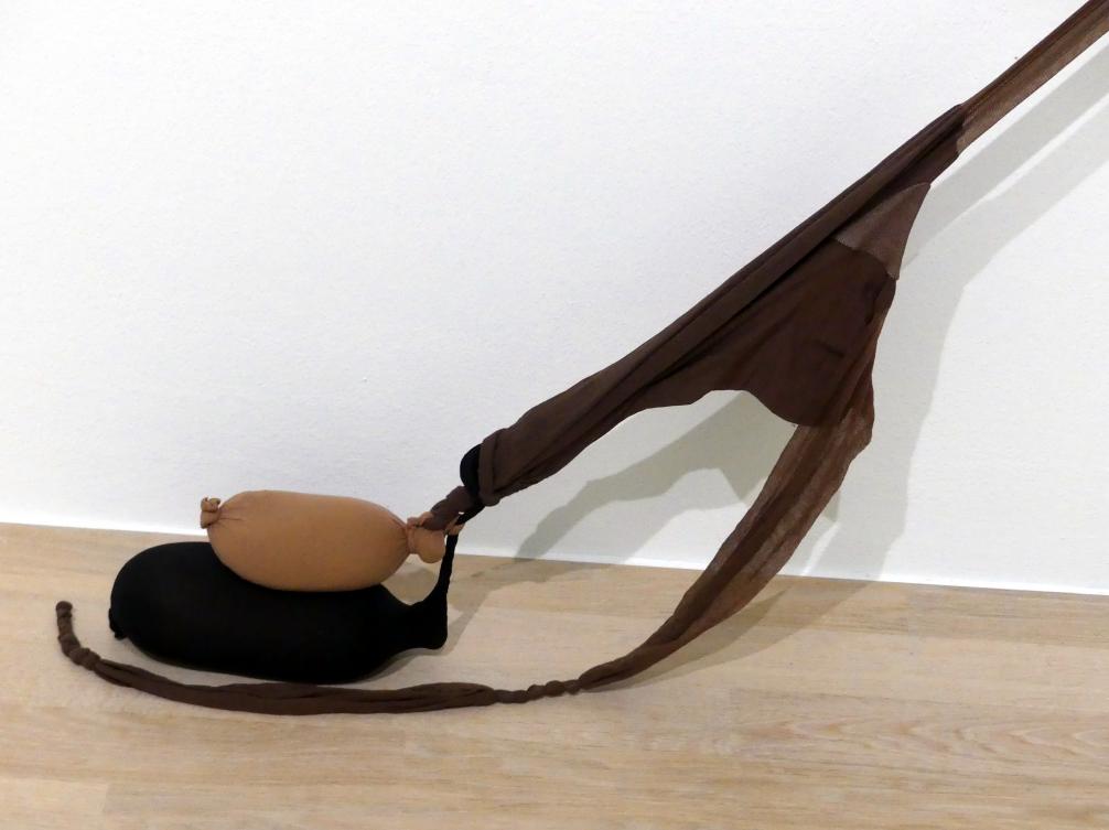 Senga Nengudi (1970–2019), R.S.V.P. Reverie D, München, Lenbachhaus, Ausstellung "Senga Nengudi Topologien" vom 17.09.-19.01.2020, Saal 5, 2014, Bild 3/4