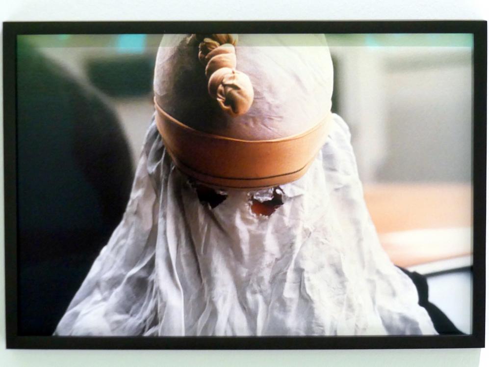 Senga Nengudi (1970–2019), Ceremony for Freeway Fets, München, Lenbachhaus, Ausstellung "Senga Nengudi Topologien" vom 17.09.-19.01.2020, Saal 6, 1978, Bild 7/13