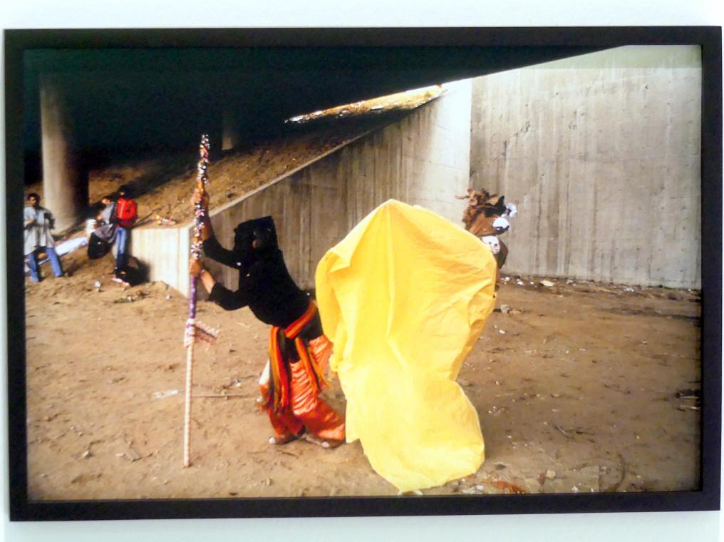 Senga Nengudi (1970–2019), Ceremony for Freeway Fets, München, Lenbachhaus, Ausstellung "Senga Nengudi Topologien" vom 17.09.-19.01.2020, Saal 6, 1978, Bild 11/13