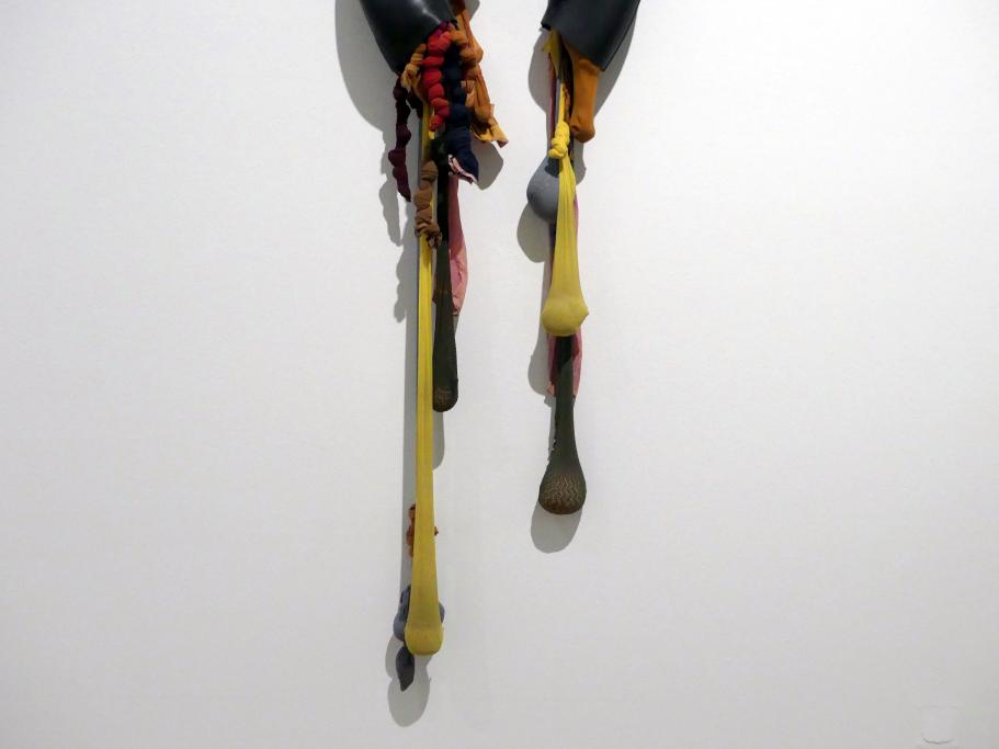 Senga Nengudi (1970–2019), Inside / Outside, München, Lenbachhaus, Ausstellung "Senga Nengudi Topologien" vom 17.09.-19.01.2020, Saal 7, 1977, Bild 3/4