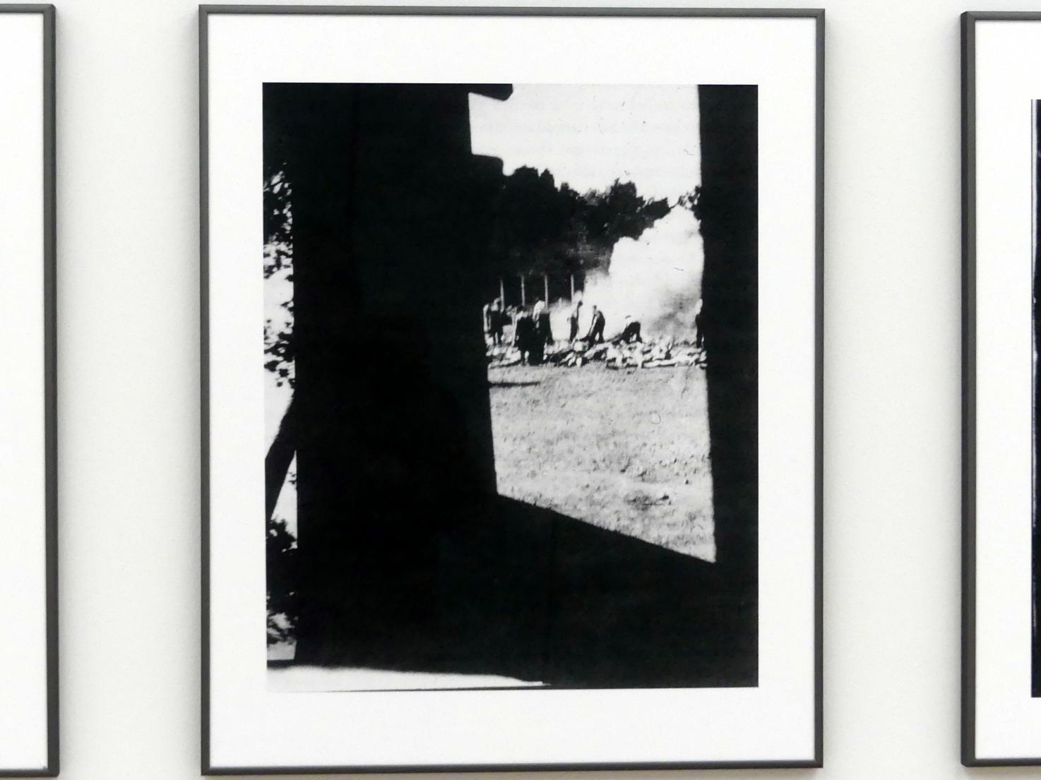 Gerhard Richter (1963–2020), 4 Fotos Birkenau (zu WV 937 B), München, Lenbachhaus, Saal 58, 2015, Bild 4/6