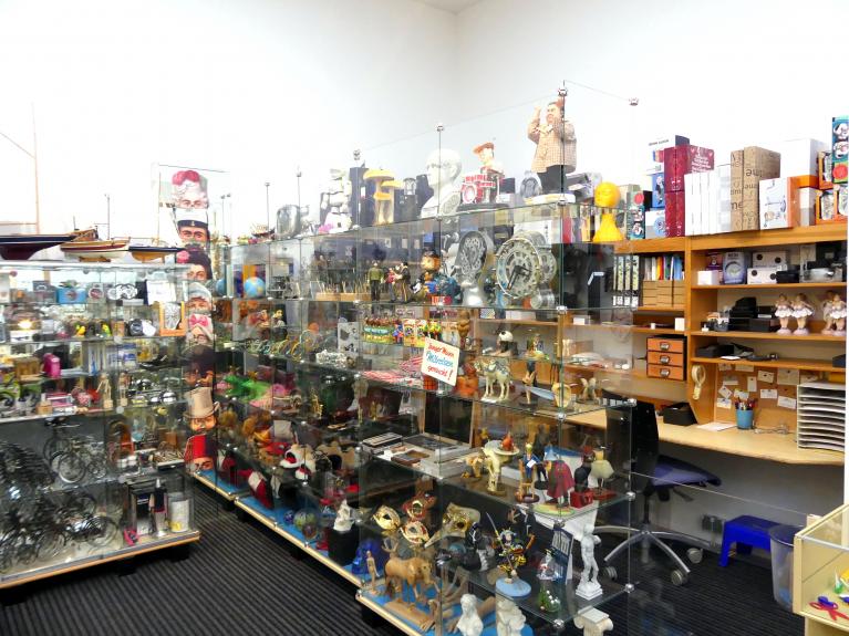 Hans-Peter Feldmann (1975–2014), Laden, München, Lenbachhaus, Saal 53, 1975–2015, Bild 4/10