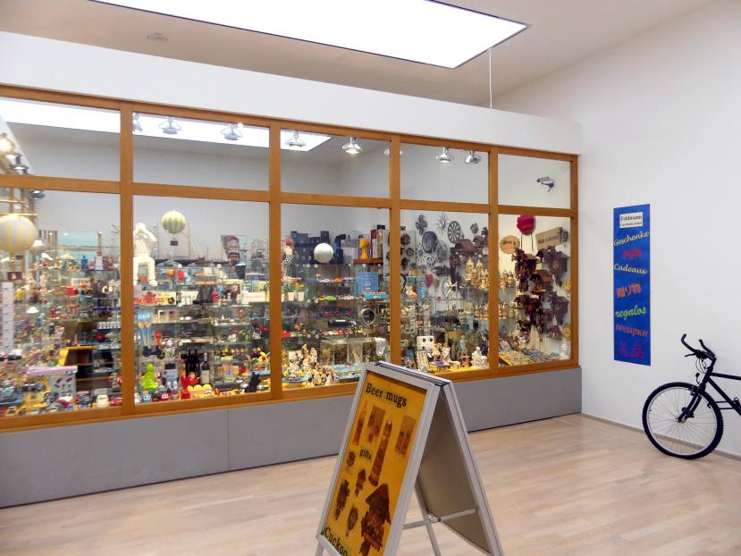 Hans-Peter Feldmann (1975–2014), Laden, München, Lenbachhaus, Saal 53, 1975–2015, Bild 8/10