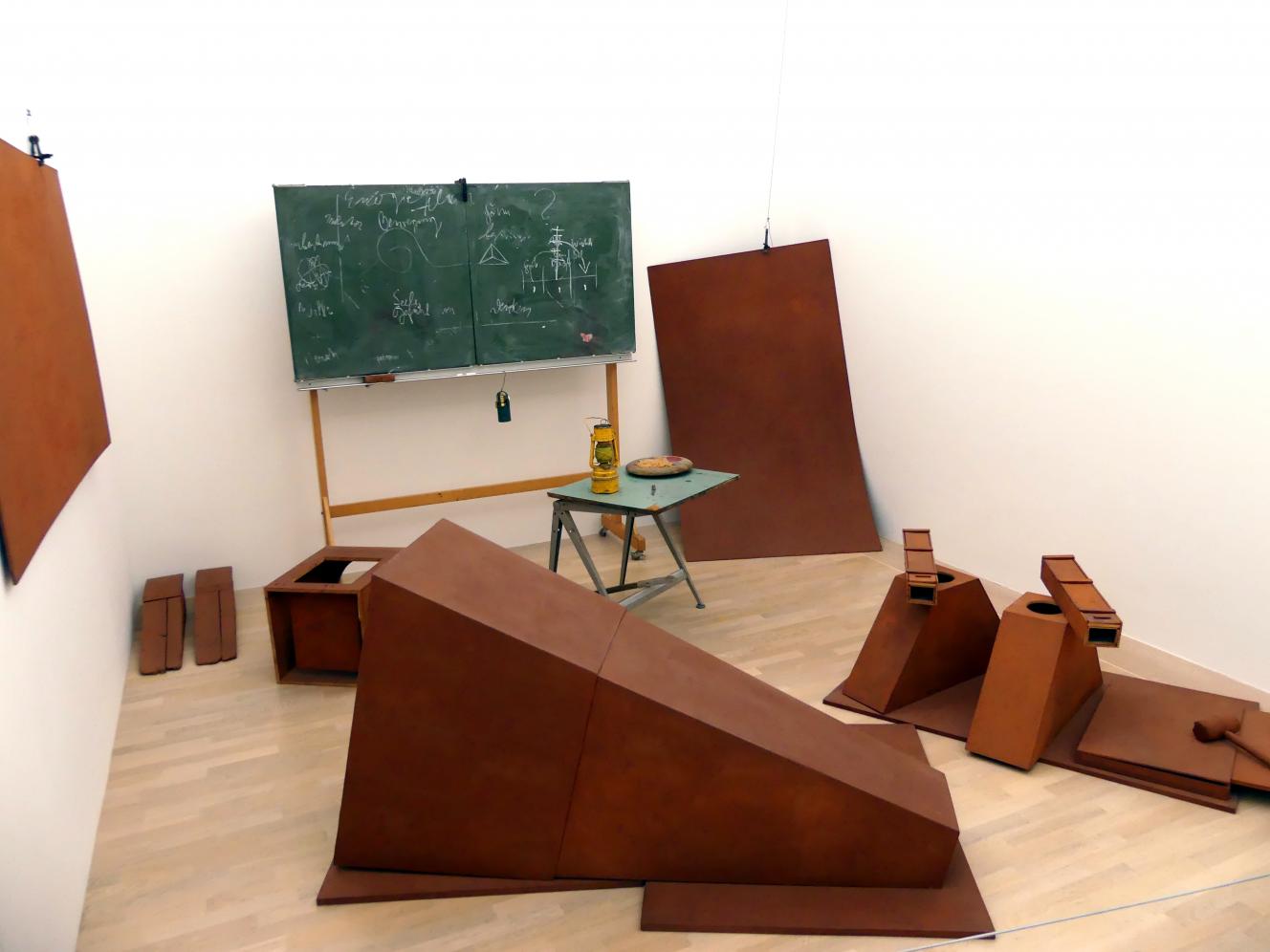 Joseph Beuys (1948–1985), Vor dem Aufbruch aus Lager I, München, Lenbachhaus, Saal 42, 1970–1980, Bild 3/12