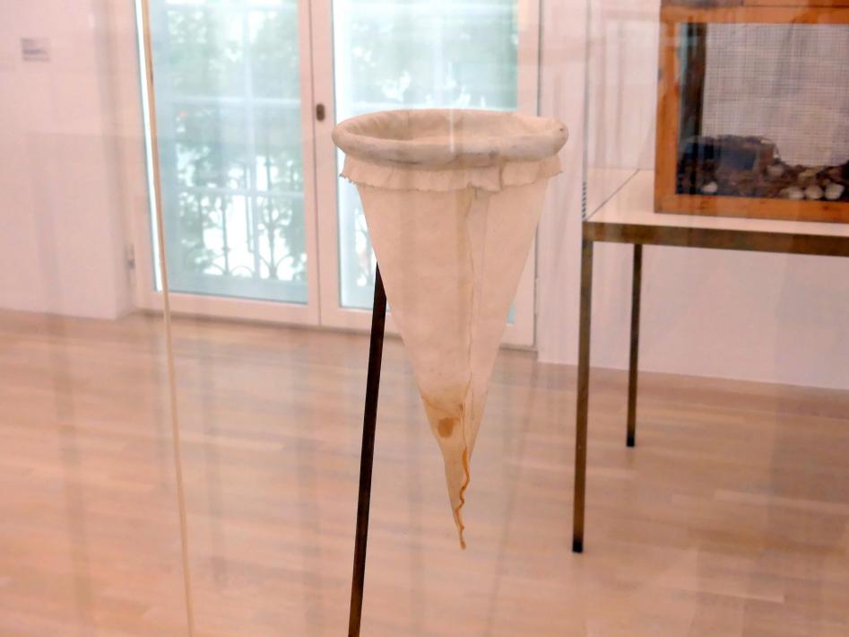 Joseph Beuys (1948–1985), Lavendelfilter, München, Lenbachhaus, Saal 44, 1961, Bild 3/5