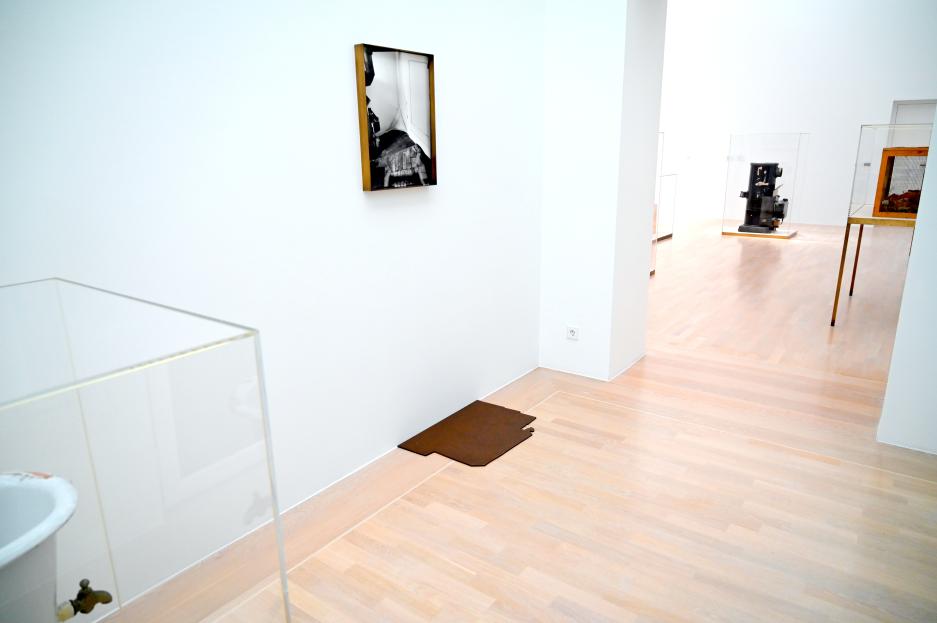 Joseph Beuys (1948–1985), Ohne Titel (Kupferplatte für die Ofenstelle), München, Lenbachhaus, Saal 45, 1962–1970, Bild 3/6