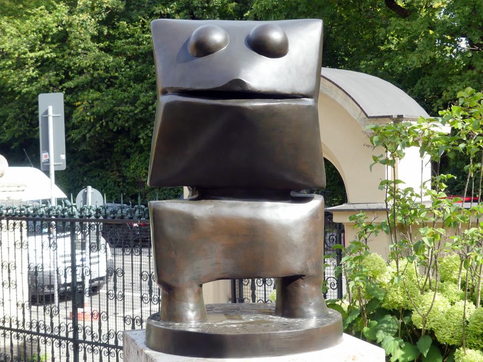 Max Ernst (1912–1970), Der Frosch, München, Lenbachhaus, Garten, 1967–1974