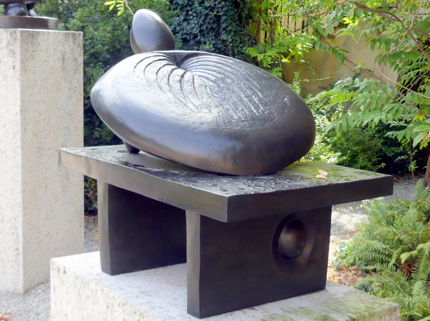 Max Ernst (1912–1970), Die Schildkröte, München, Lenbachhaus, Garten, 1967–1974