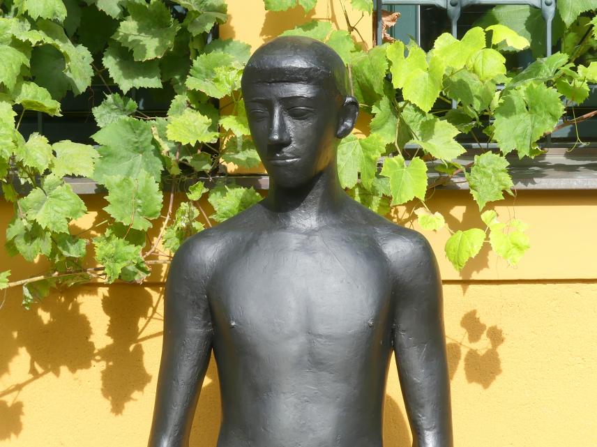 Hans Wimmer (1951–1989), Stehender Jüngling, München, Lenbachhaus, Garten, 1951, Bild 2/4