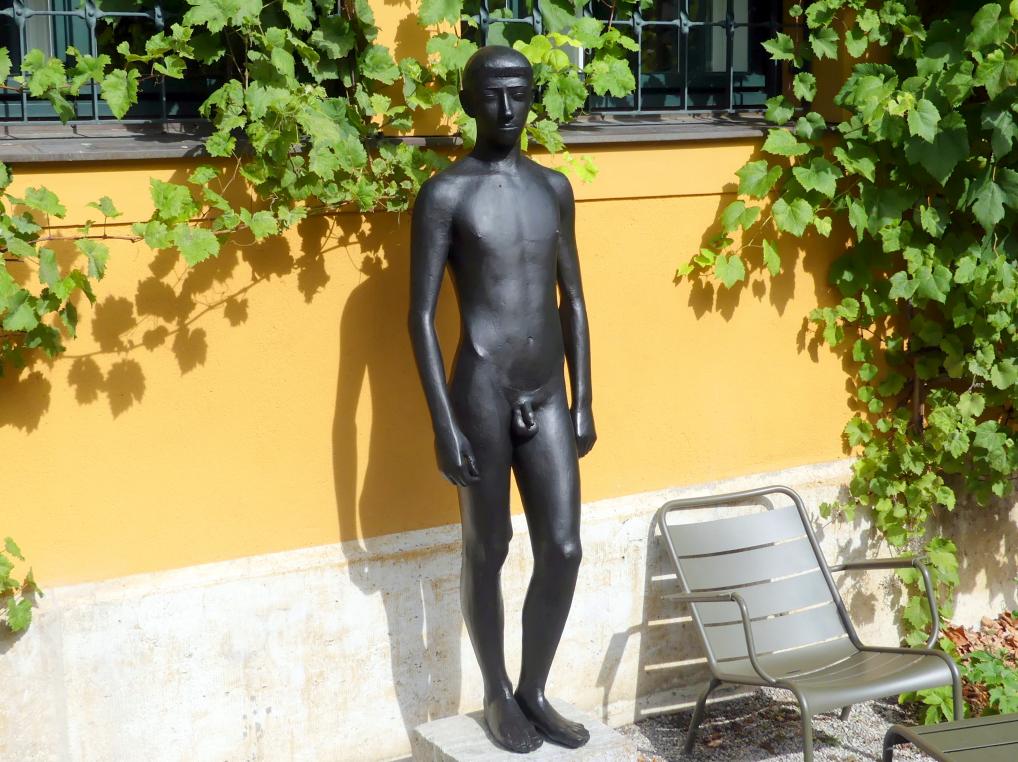 Hans Wimmer (1951–1989), Stehender Jüngling, München, Lenbachhaus, Garten, 1951, Bild 3/4
