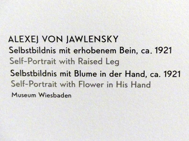 Alexej von Jawlensky (1893–1938), Selbstbildnis mit erhobenem Bein, München, Lenbachhaus, Kunstbau, Ausstellung "Lebensmenschen" vom 22.10.2019-16.02.2020, Vor der Trennung 1918-1921, um 1921, Bild 2/2
