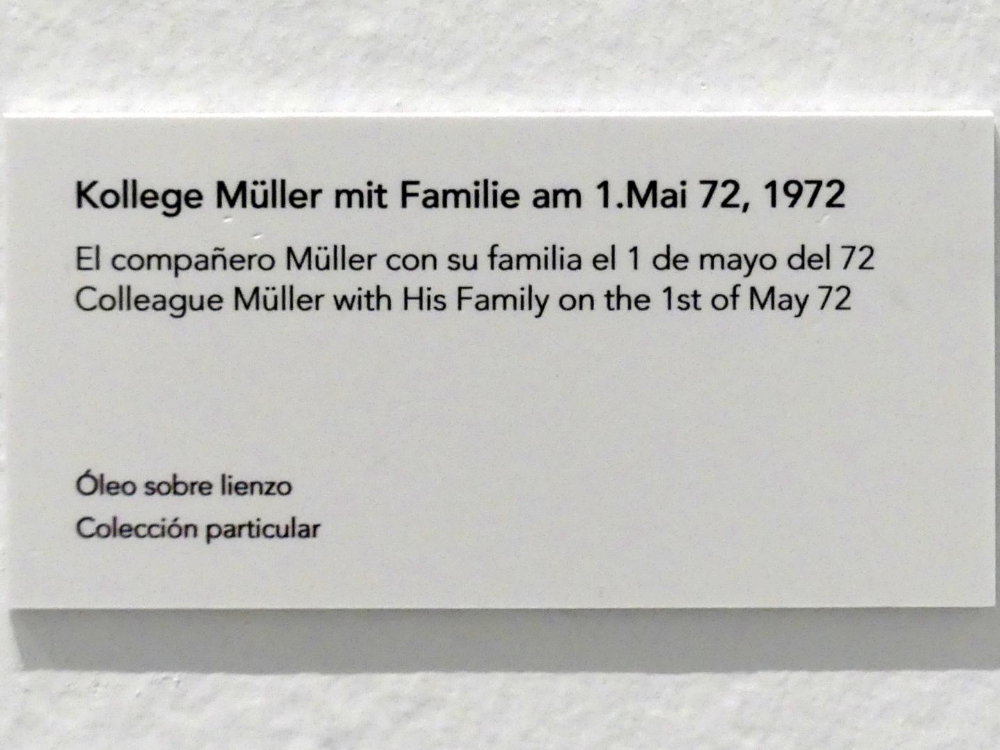 Jörg Immendorff (1965–2007), Kollege Müller mit Familie am 1.Mai 72, Madrid, Museo Reina Sofía, Ausstellung "Jörg Immendorff - The Task of the Painter" vom 30.10.2019-13.04.2020, Saal 2, 1972, Bild 2/2