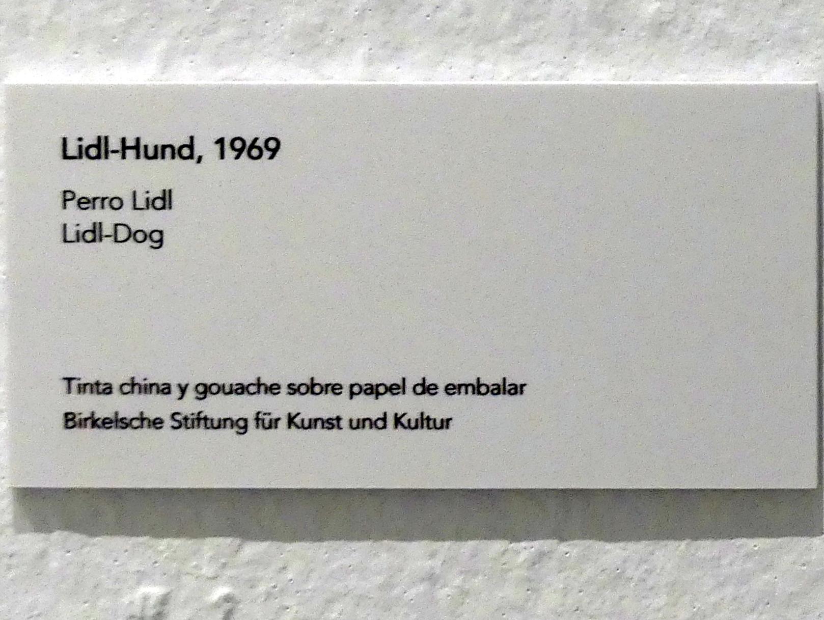 Jörg Immendorff (1965–2007), Lidl-Hund, Madrid, Museo Reina Sofía, Ausstellung "Jörg Immendorff - The Task of the Painter" vom 30.10.2019-13.04.2020, Saal 1, 1969, Bild 2/2