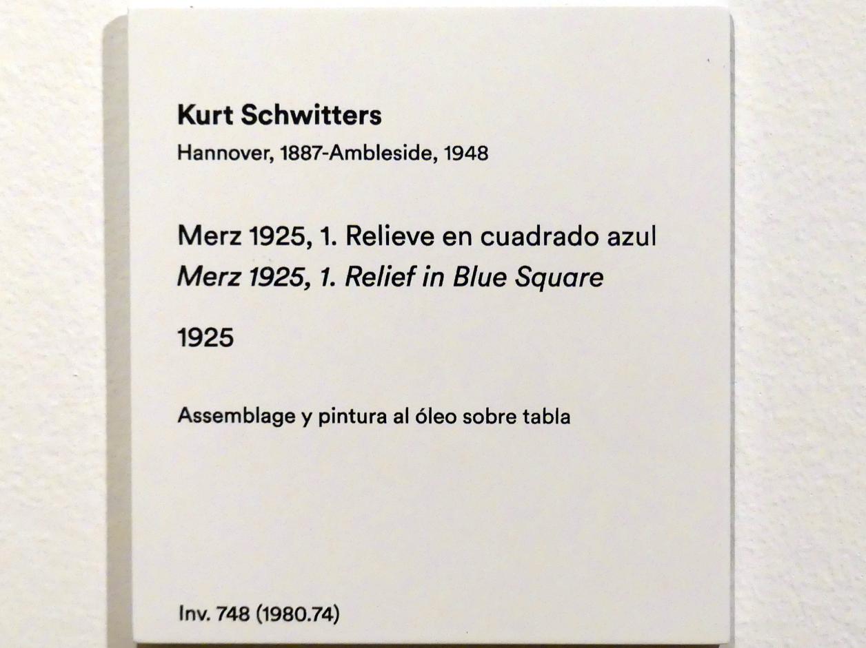 Kurt Schwitters (1919–1947), Merz 1925, 1. Relief in blauem Quadrat, Madrid, Museo Thyssen-Bornemisza, Saal 44, Dada und Surrealismus, 1925, Bild 3/3