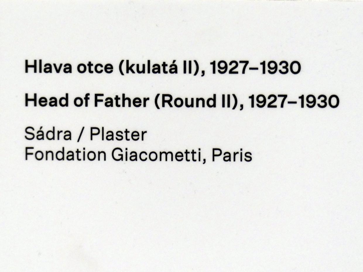 Alberto Giacometti (1914–1965), Büste des Vaters (Rund II), Prag, Nationalgalerie im Messepalast, Ausstellung "Alberto Giacometti" vom 18.07.-01.12.2019, Familie, 1927–1930, Bild 2/2