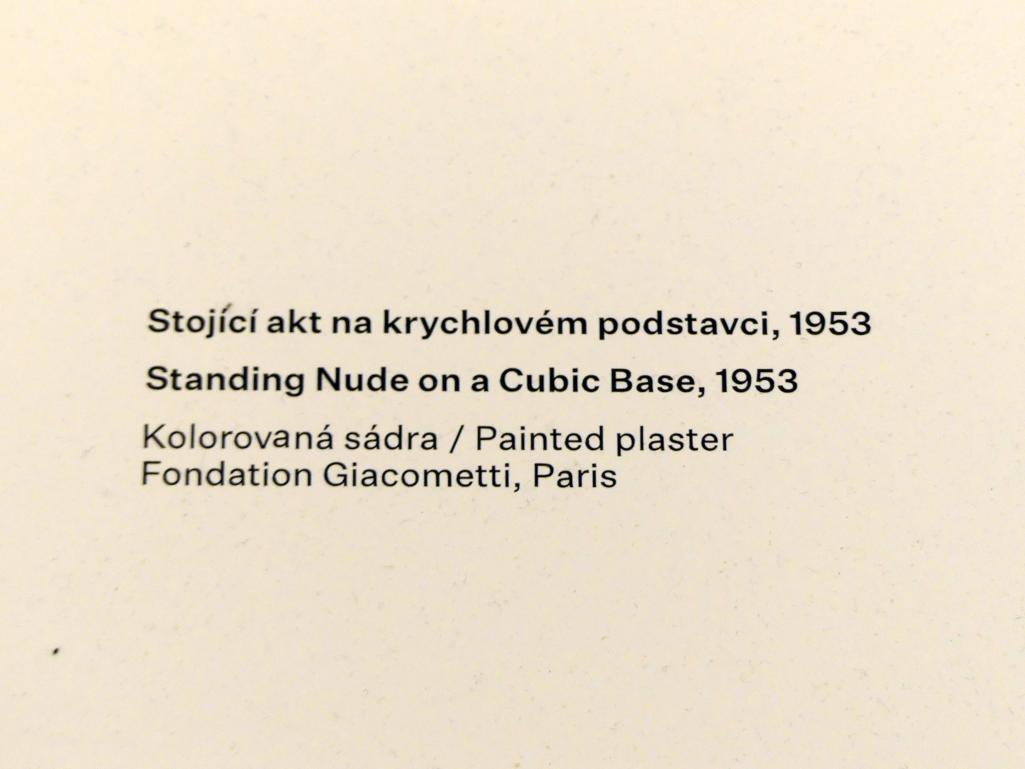Alberto Giacometti (1914–1965), Stehender Akt auf einem würfelförmigen Podest, Prag, Nationalgalerie im Messepalast, Ausstellung "Alberto Giacometti" vom 18.07.-01.12.2019, Stehende Figuren, 1953, Bild 4/4
