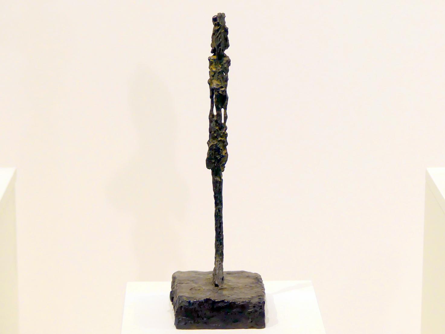 Alberto Giacometti (1914–1965), Statuette, Prag, Nationalgalerie im Messepalast, Ausstellung "Alberto Giacometti" vom 18.07.-01.12.2019, Stehende Figuren, um 1947, Bild 2/5