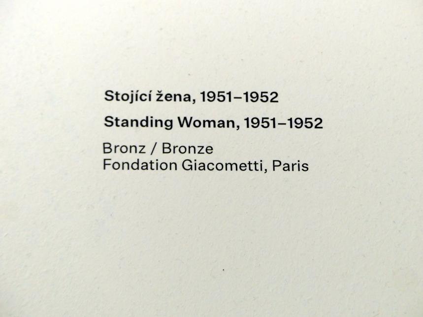 Alberto Giacometti (1914–1965), Stehende Frau, Prag, Nationalgalerie im Messepalast, Ausstellung "Alberto Giacometti" vom 18.07.-01.12.2019, Stehende Figuren, 1951–1952, Bild 4/4