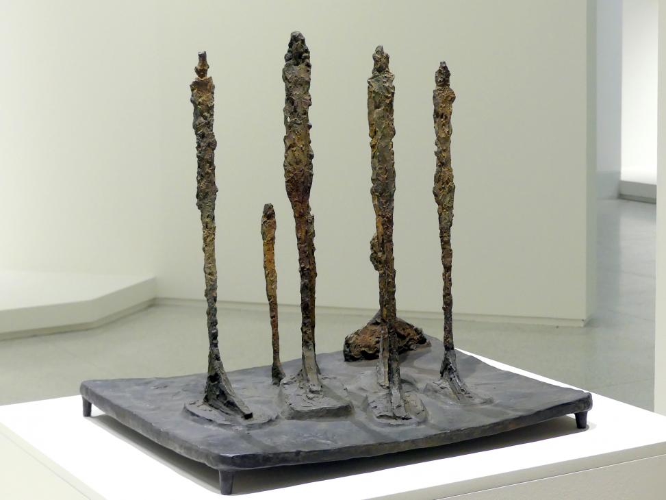 Alberto Giacometti (1914–1965), Der Wald, Prag, Nationalgalerie im Messepalast, Ausstellung "Alberto Giacometti" vom 18.07.-01.12.2019, Stehende Figuren, 1950, Bild 3/6