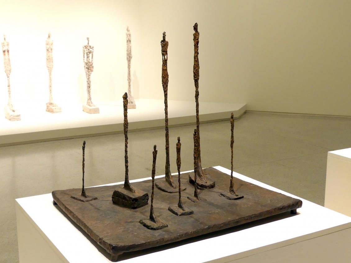 Alberto Giacometti (1914–1965), Die Lichtung, Prag, Nationalgalerie im Messepalast, Ausstellung "Alberto Giacometti" vom 18.07.-01.12.2019, Stehende Figuren, 1950, Bild 3/4