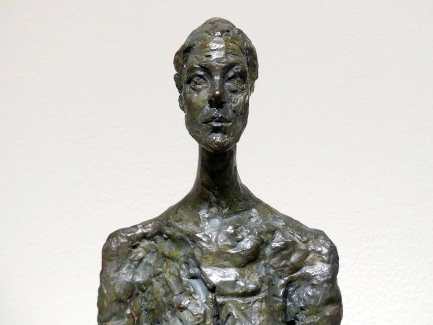 Alberto Giacometti (1914–1965), Große Frau sitzend, Prag, Nationalgalerie im Messepalast, Ausstellung "Alberto Giacometti" vom 18.07.-01.12.2019, Köpfe, 1958, Bild 4/5