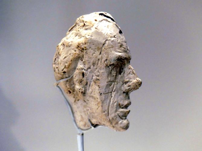 Alberto Giacometti (1914–1965), Kopf eines Mannes, Prag, Nationalgalerie im Messepalast, Ausstellung "Alberto Giacometti" vom 18.07.-01.12.2019, Köpfe, um 1953, Bild 3/4