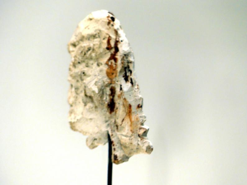 Alberto Giacometti (1914–1965), Kopf eines Mannes auf einem Stab, Prag, Nationalgalerie im Messepalast, Ausstellung "Alberto Giacometti" vom 18.07.-01.12.2019, Köpfe, 1946–1948, Bild 4/5