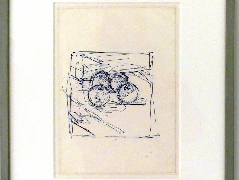 Alberto Giacometti (1914–1965), Vier Äpfel, Prag, Nationalgalerie im Messepalast, Ausstellung "Alberto Giacometti" vom 18.07.-01.12.2019, Figuren im Raum, nach 1950, Bild 2/3