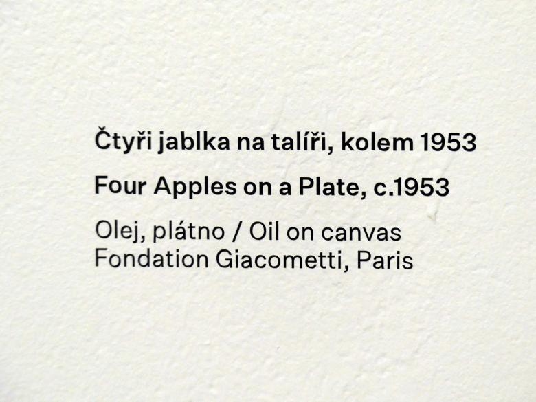 Alberto Giacometti (1914–1965), Vier Äpfel auf einer Schüssel, Prag, Nationalgalerie im Messepalast, Ausstellung "Alberto Giacometti" vom 18.07.-01.12.2019, Figuren im Raum, um 1953, Bild 3/3