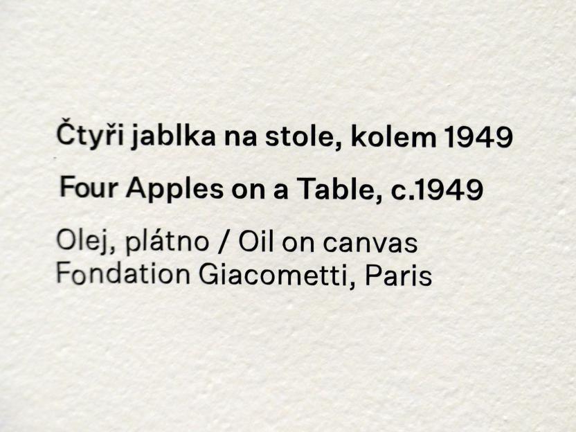 Alberto Giacometti (1914–1965), Vier Äpfel auf einem Tisch, Prag, Nationalgalerie im Messepalast, Ausstellung "Alberto Giacometti" vom 18.07.-01.12.2019, Figuren im Raum, um 1949, Bild 3/3