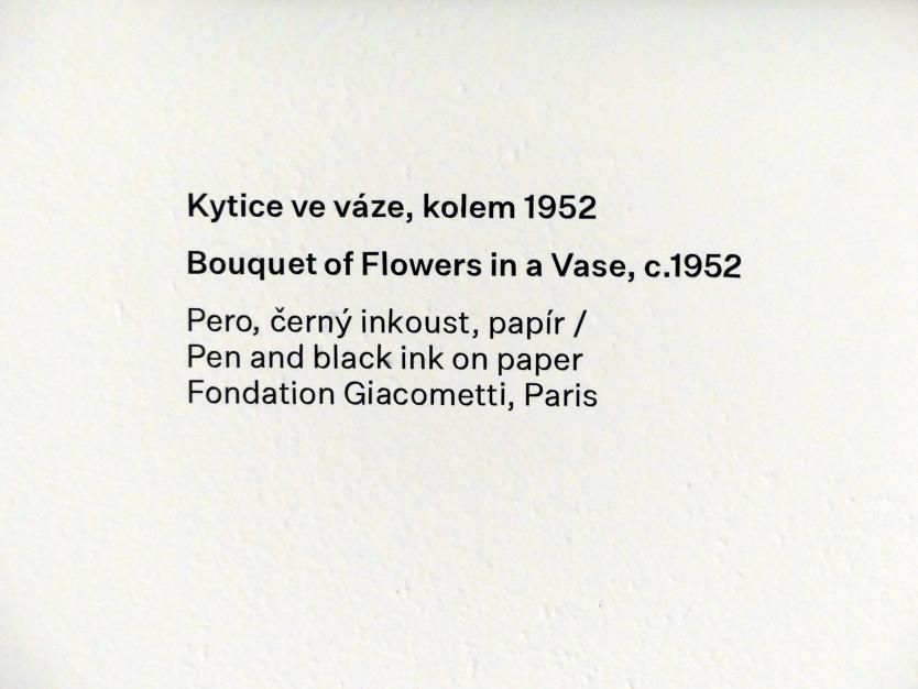 Alberto Giacometti (1914–1965), Blumenstrauss in einer Vase, Prag, Nationalgalerie im Messepalast, Ausstellung "Alberto Giacometti" vom 18.07.-01.12.2019, Figuren im Raum, um 1952, Bild 3/3