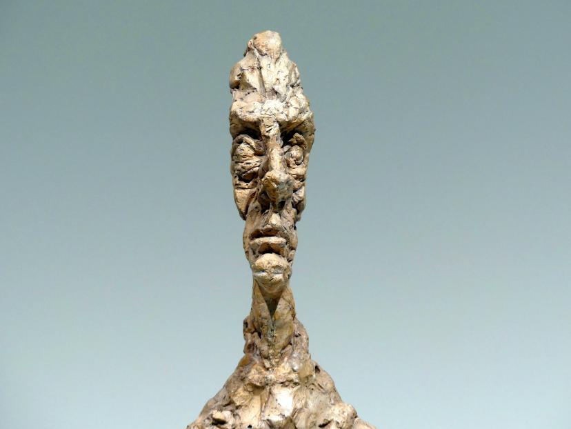 Alberto Giacometti (1914–1965), Stele III, Prag, Nationalgalerie im Messepalast, Ausstellung "Alberto Giacometti" vom 18.07.-01.12.2019, Inspiration aus der Antike, 1958, Bild 3/5