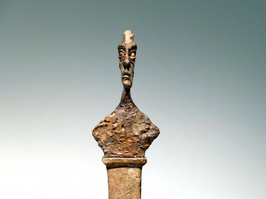 Alberto Giacometti (1914–1965), Stele II, Prag, Nationalgalerie im Messepalast, Ausstellung "Alberto Giacometti" vom 18.07.-01.12.2019, Inspiration aus der Antike, 1958, Bild 2/4