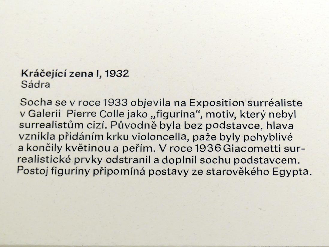 Alberto Giacometti (1914–1965), Schreitende Frau I, Prag, Nationalgalerie im Messepalast, Ausstellung "Alberto Giacometti" vom 18.07.-01.12.2019, Inspiration aus der Antike, 1932, Bild 2/3